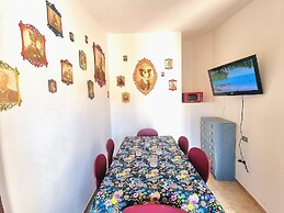 4 Bedroom Villa With Garden 3 min Walk From Beach!