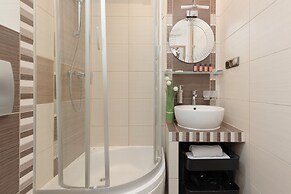 Apartment Jana Pawła II by Renters