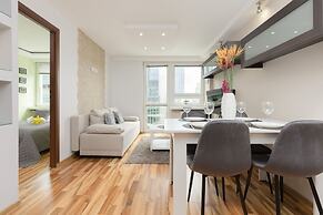 Apartment Jana Pawła II by Renters