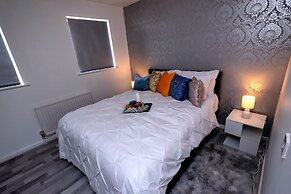 25 Mins to CL! A London 2-bedhome - Sleeps 1-4!