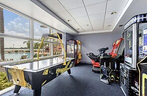 Lakefront Resort in Heart of Orlando Attractions - Tu Casa Vacations