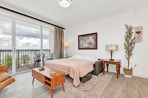 Lakefront Resort in Heart of Orlando Attractions - Tu Casa Vacations