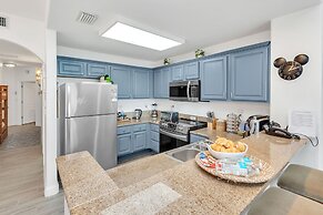 Lakefront Resort in Heart of Orlando Attractions - Tu Casa Vacations