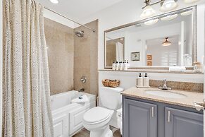 Lakefront Resort in Heart of Orlando Attractions - Tu Casa Vacations