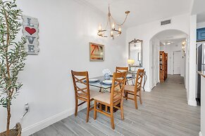 Lakefront Resort in Heart of Orlando Attractions - Tu Casa Vacations