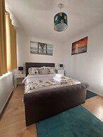 Lovely 2-bed House in the Heart of Woodhouse