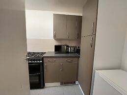 Lovely 2-bed House in the Heart of Woodhouse