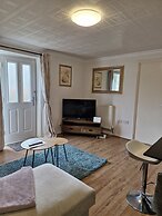 Lovely 2-bed House in the Heart of Woodhouse