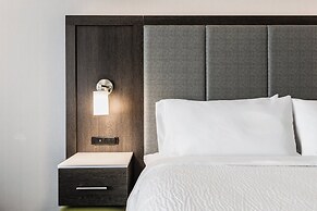 Holiday Inn Express & Suites Toronto Airport South by IHG