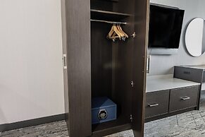 Holiday Inn Express & Suites Toronto Airport South by IHG