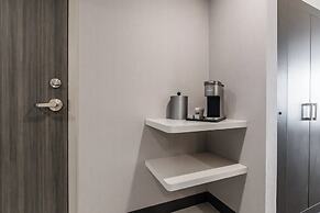 Holiday Inn Express & Suites Toronto Airport South by IHG