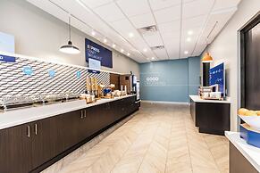 Holiday Inn Express & Suites Toronto Airport South by IHG