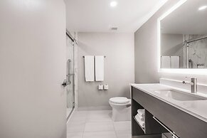 Holiday Inn Express & Suites Toronto Airport South by IHG