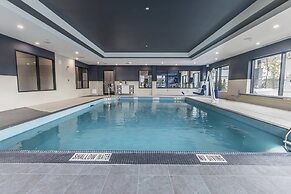 Holiday Inn Express & Suites Toronto Airport South by IHG
