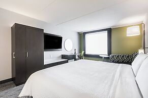 Holiday Inn Express & Suites Toronto Airport South by IHG