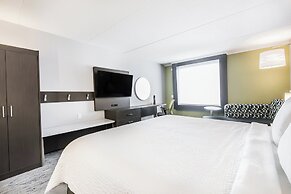 Holiday Inn Express & Suites Toronto Airport South by IHG