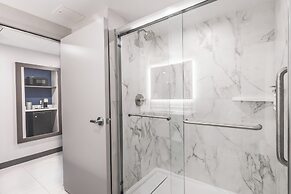 Holiday Inn Express & Suites Toronto Airport South by IHG