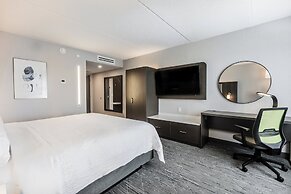 Holiday Inn Express & Suites Toronto Airport South by IHG