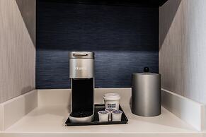 Holiday Inn Express & Suites Toronto Airport South by IHG