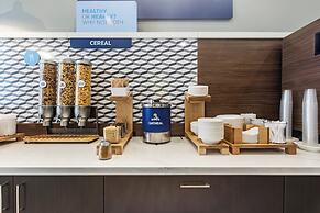 Holiday Inn Express & Suites Toronto Airport South by IHG