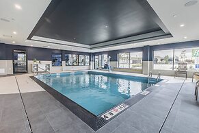 Holiday Inn Express & Suites Toronto Airport South by IHG