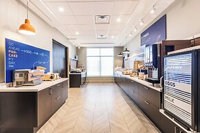Holiday Inn Express & Suites Toronto Airport South by IHG