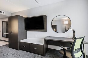 Holiday Inn Express & Suites Toronto Airport South by IHG