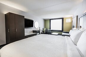 Holiday Inn Express & Suites Toronto Airport South by IHG