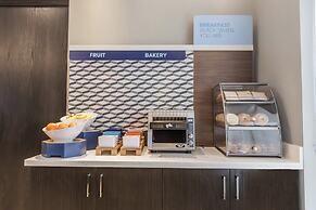 Holiday Inn Express & Suites Toronto Airport South by IHG