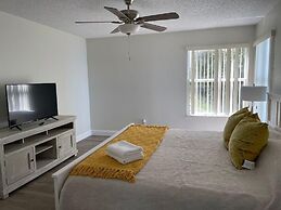 Three Bedroom Apartment #7 -- 2737 NPB -- Vusa Three Bedroom Condo Apa