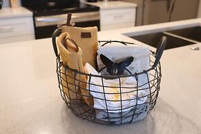 Three Bedroom Apartment #4 -- 5014 LBC -- Vusa Three Bedroom Condo Apa