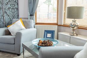 Remarkable Luxurious Home at the Edge of City