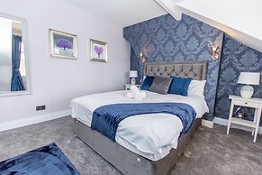 Remarkable Luxurious Home at the Edge of City