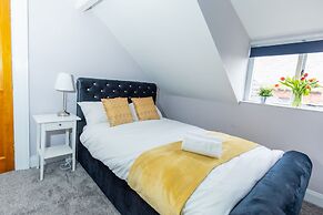 Remarkable Luxurious Home at the Edge of City