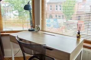 Remarkable Luxurious Home at the Edge of City