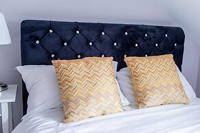 Remarkable Luxurious Home at the Edge of City