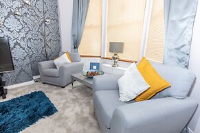 Remarkable Luxurious Home at the Edge of City