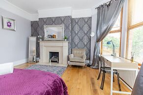 Remarkable Luxurious Home at the Edge of City