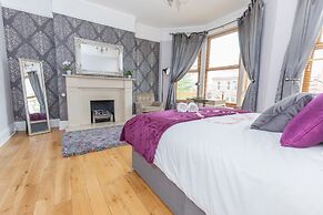 Remarkable Luxurious Home at the Edge of City