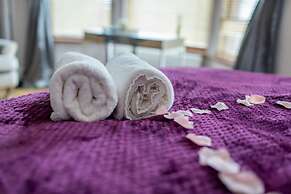 Remarkable Luxurious Home at the Edge of City