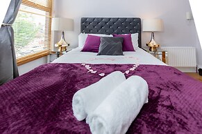 Remarkable Luxurious Home at the Edge of City