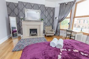 Remarkable Luxurious Home at the Edge of City