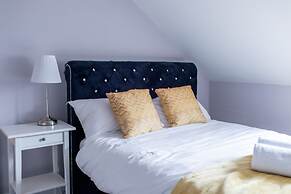 Remarkable Luxurious Home at the Edge of City