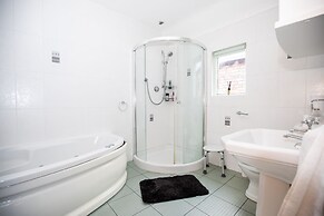 Remarkable Luxurious Home at the Edge of City