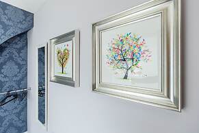 Remarkable Luxurious Home at the Edge of City