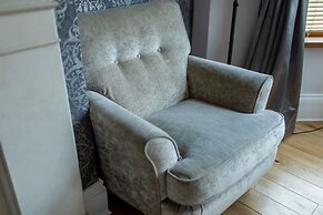 Remarkable Luxurious Home at the Edge of City