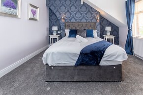 Remarkable Luxurious Home at the Edge of City