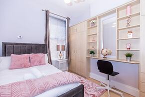 Remarkable Luxurious Home at the Edge of City