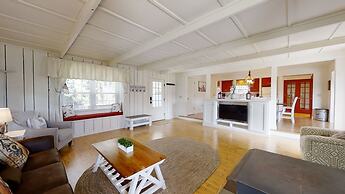 Peace Of Paradise 2 Bedroom Home by RedAwning