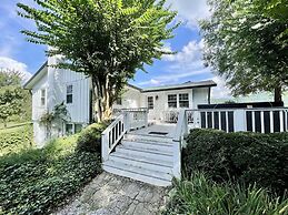 Peace Of Paradise 2 Bedroom Home by RedAwning